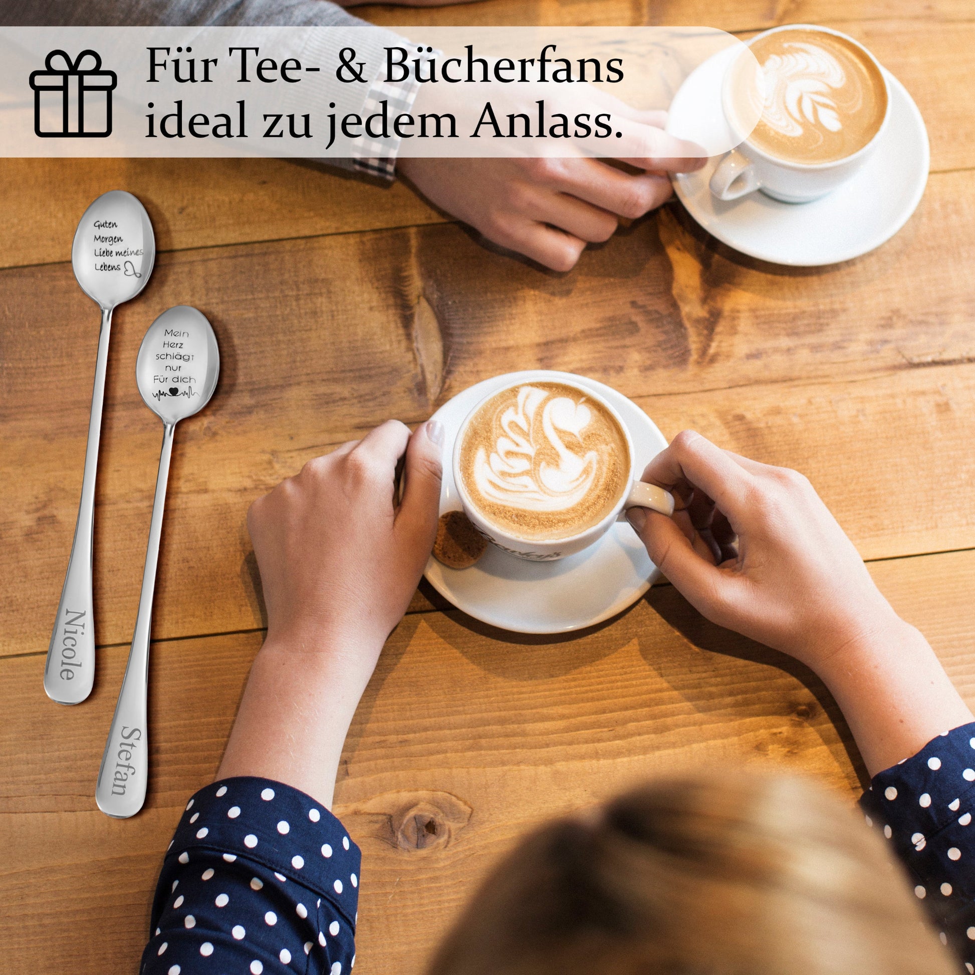 Kaffeetasse mit graviertem Löffel – liebevolles Lifestyle-Bild mit personalisierter Botschaft

